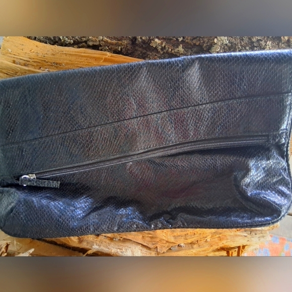 Cheatu Clutch - Picture 1 of 1